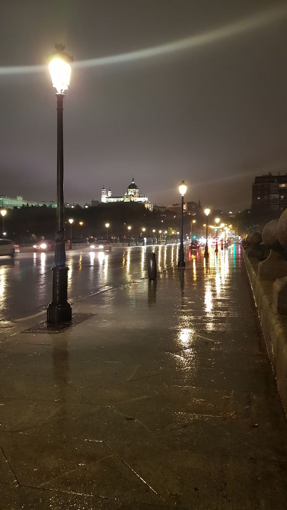 Noche de lluvia en Madrid - Samsung Community