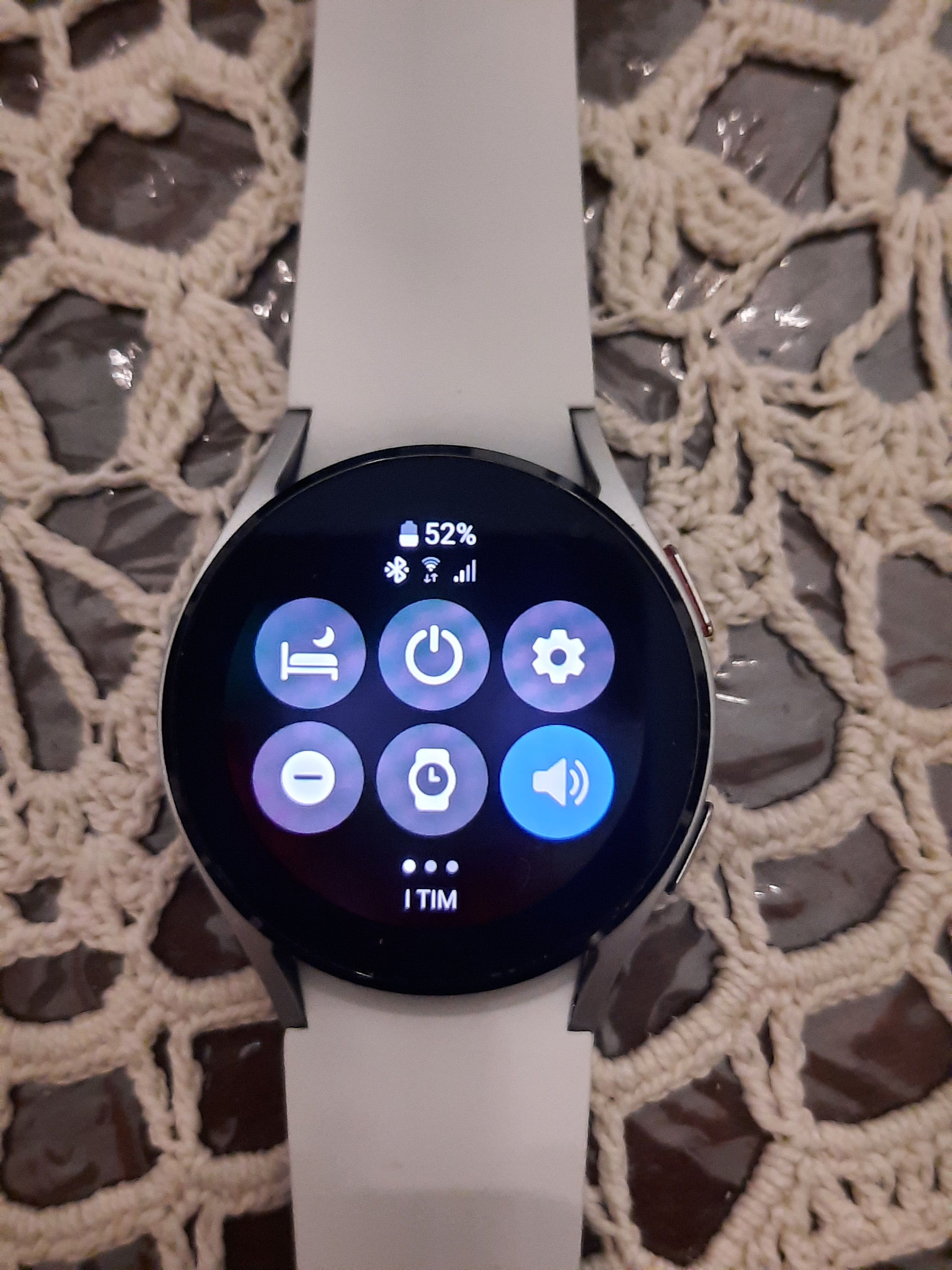 Risolto: Galaxy watch 4, notifiche arrivano ma non si illumina display -  Samsung Community