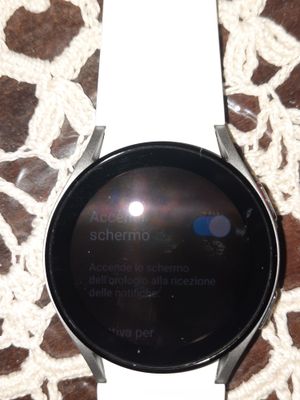 Risolto: Galaxy watch 4, notifiche arrivano ma non si illumina display -  Samsung Community
