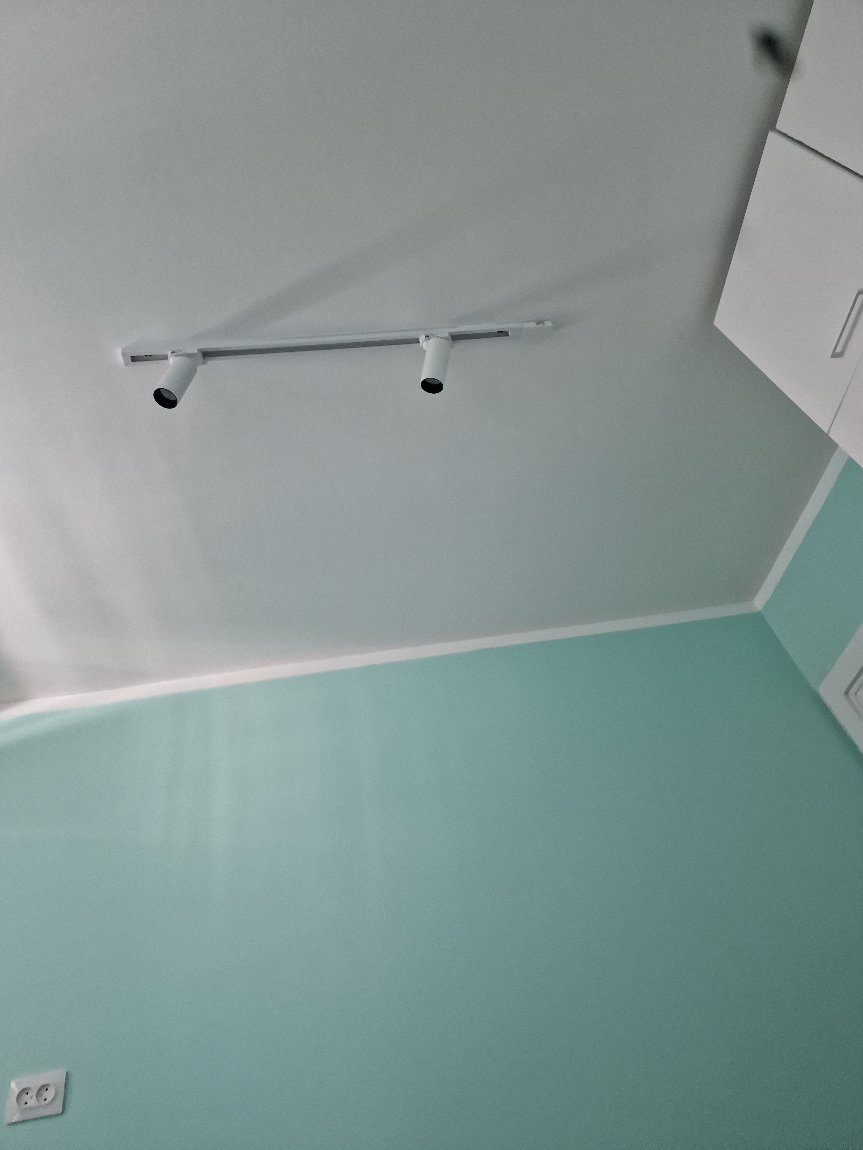 Solved: S22 Ultra camera black spot - Samsung Community