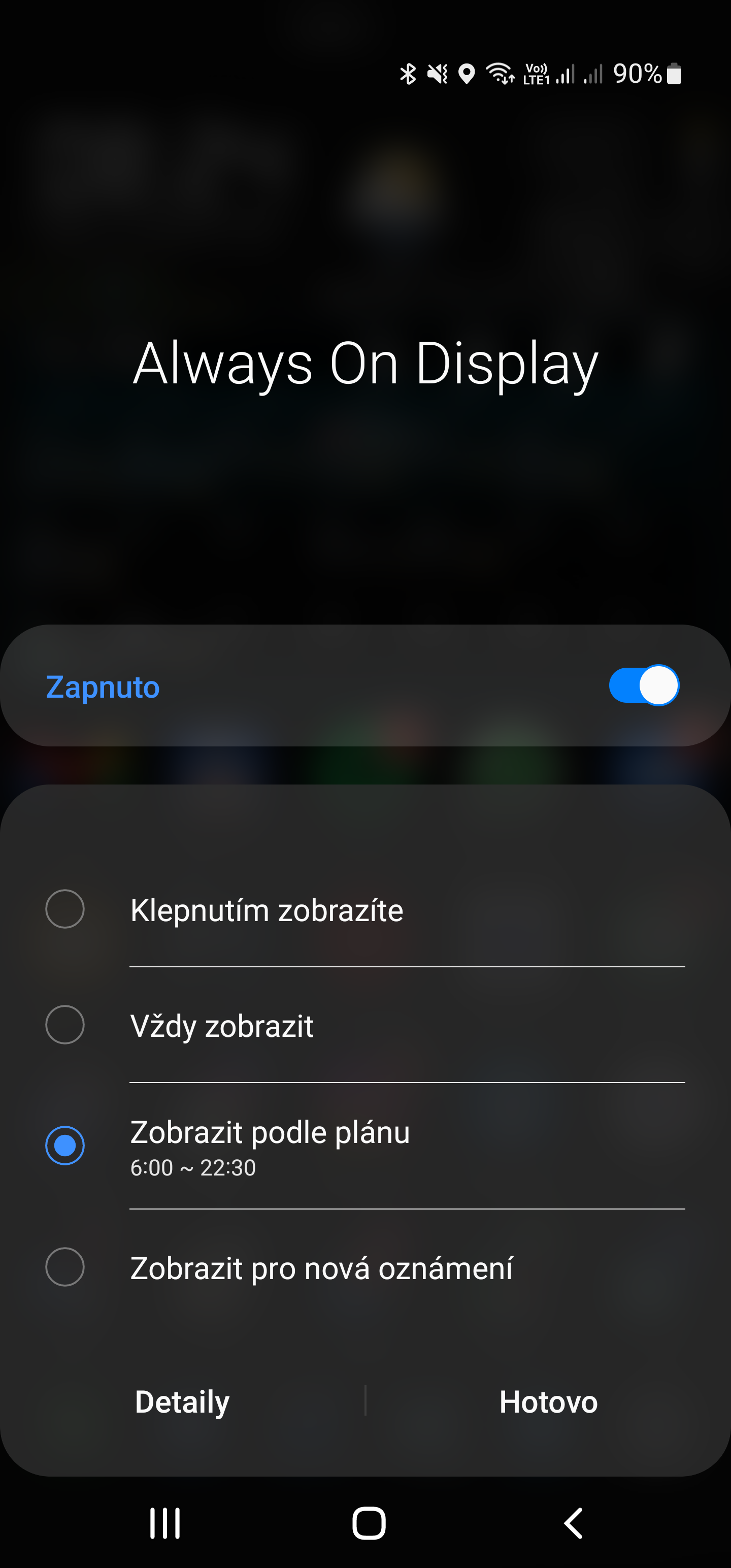 Jak rozsvítit displej Samsung?