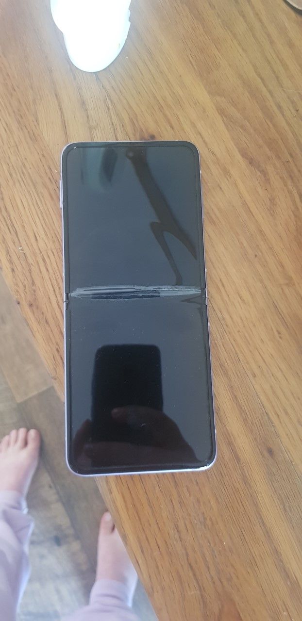 Z3 flip screen crack issue Samsung Community