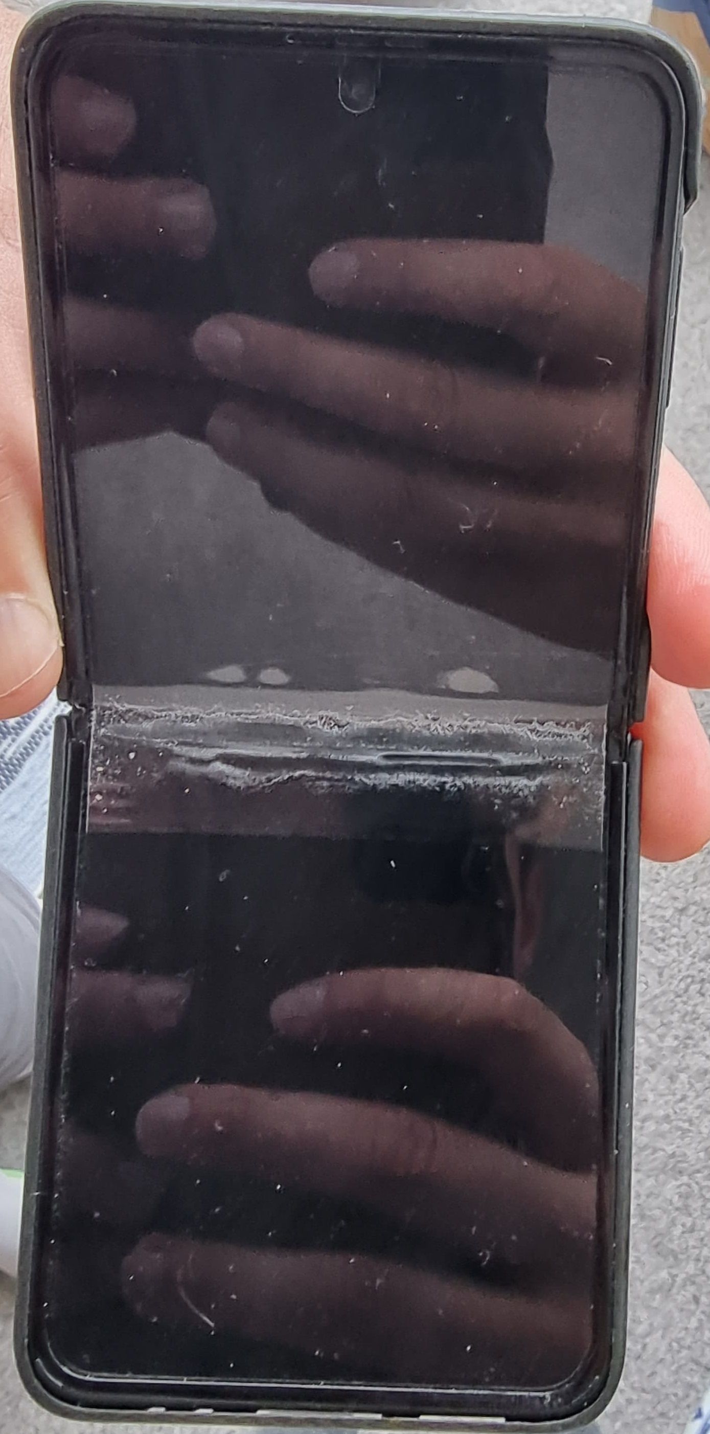 yet-another-samsung-galaxy-flip-3-screen-issue-and-support-struggle