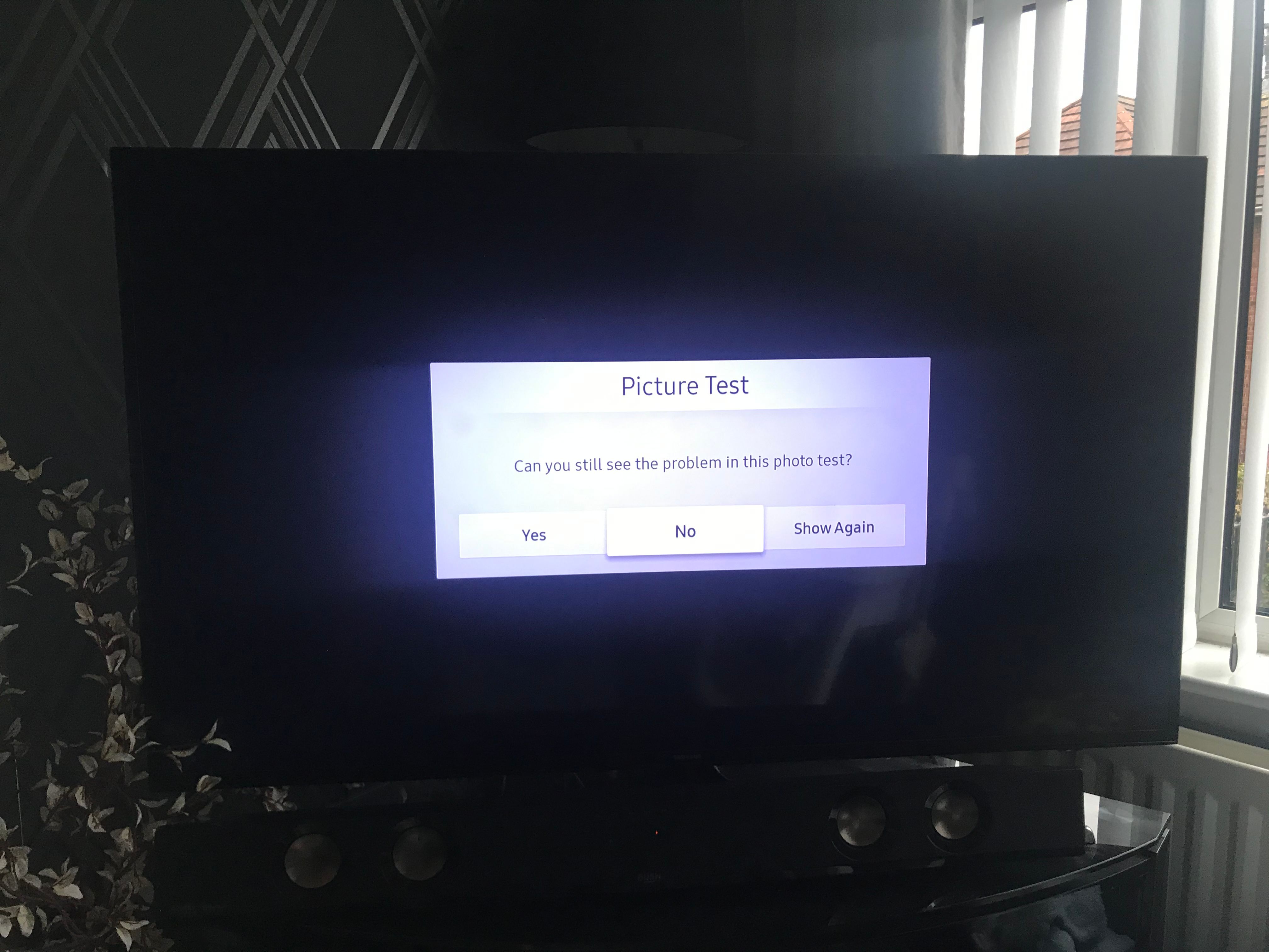 UE50MU6100 white circles on screen Samsung Community