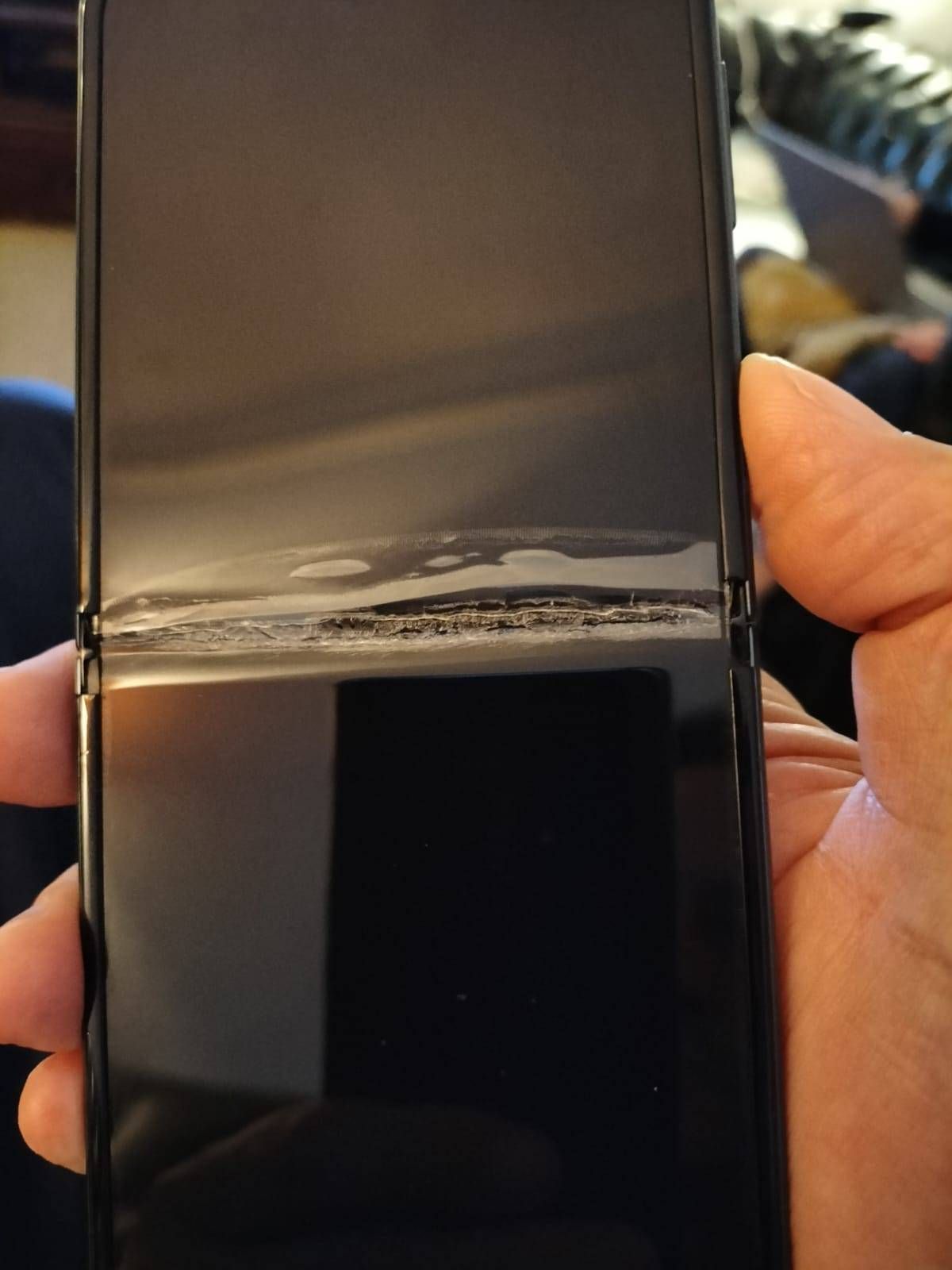 Yet another Samsung Galaxy Flip 3 screen issue and Support struggle