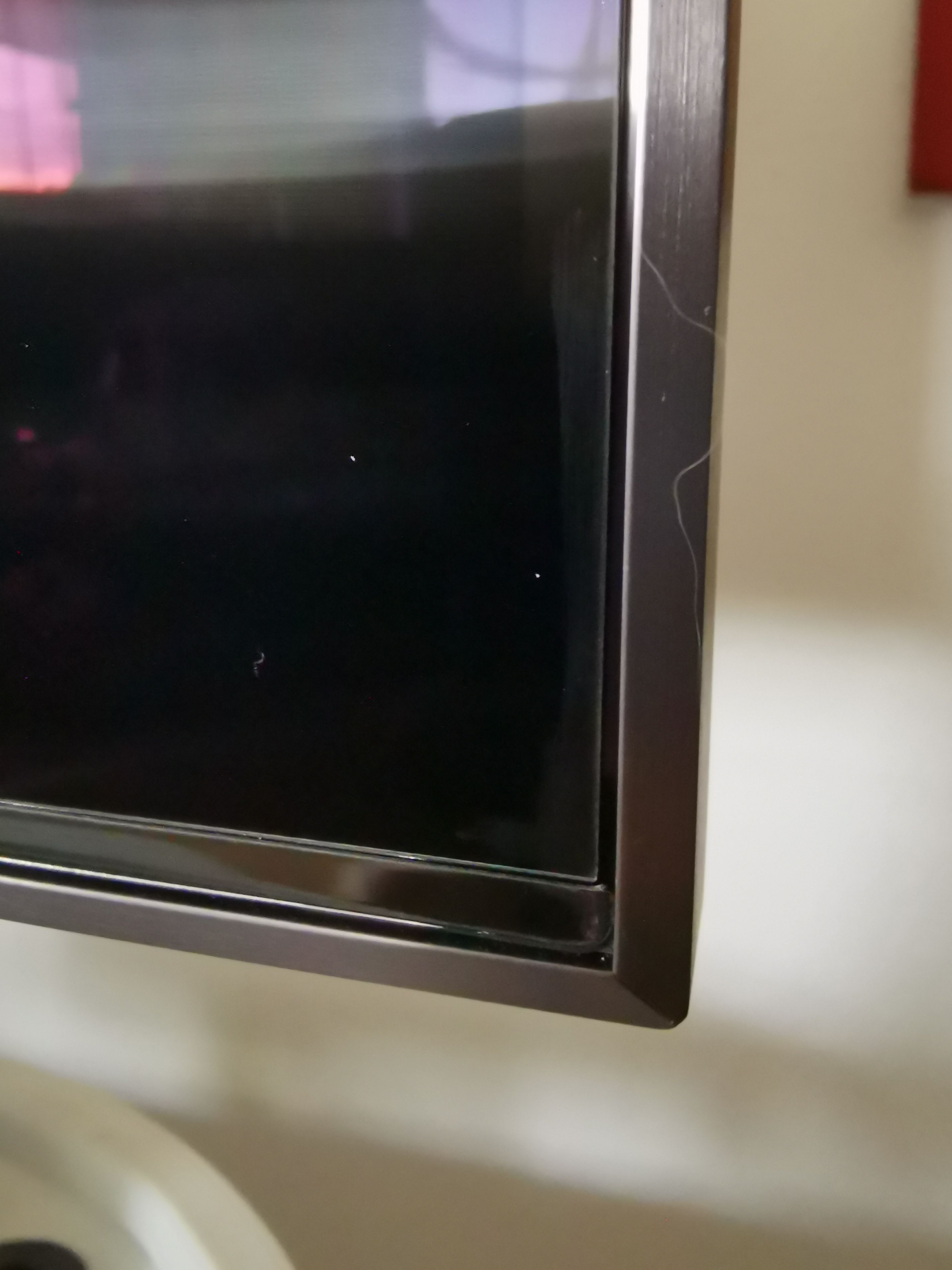 65 Zoll Q85R Flecken im Display Folie? - Samsung Community