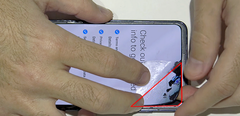 Galaxy Z Flip - pękający  i kruszący się szklany wyświetlacz