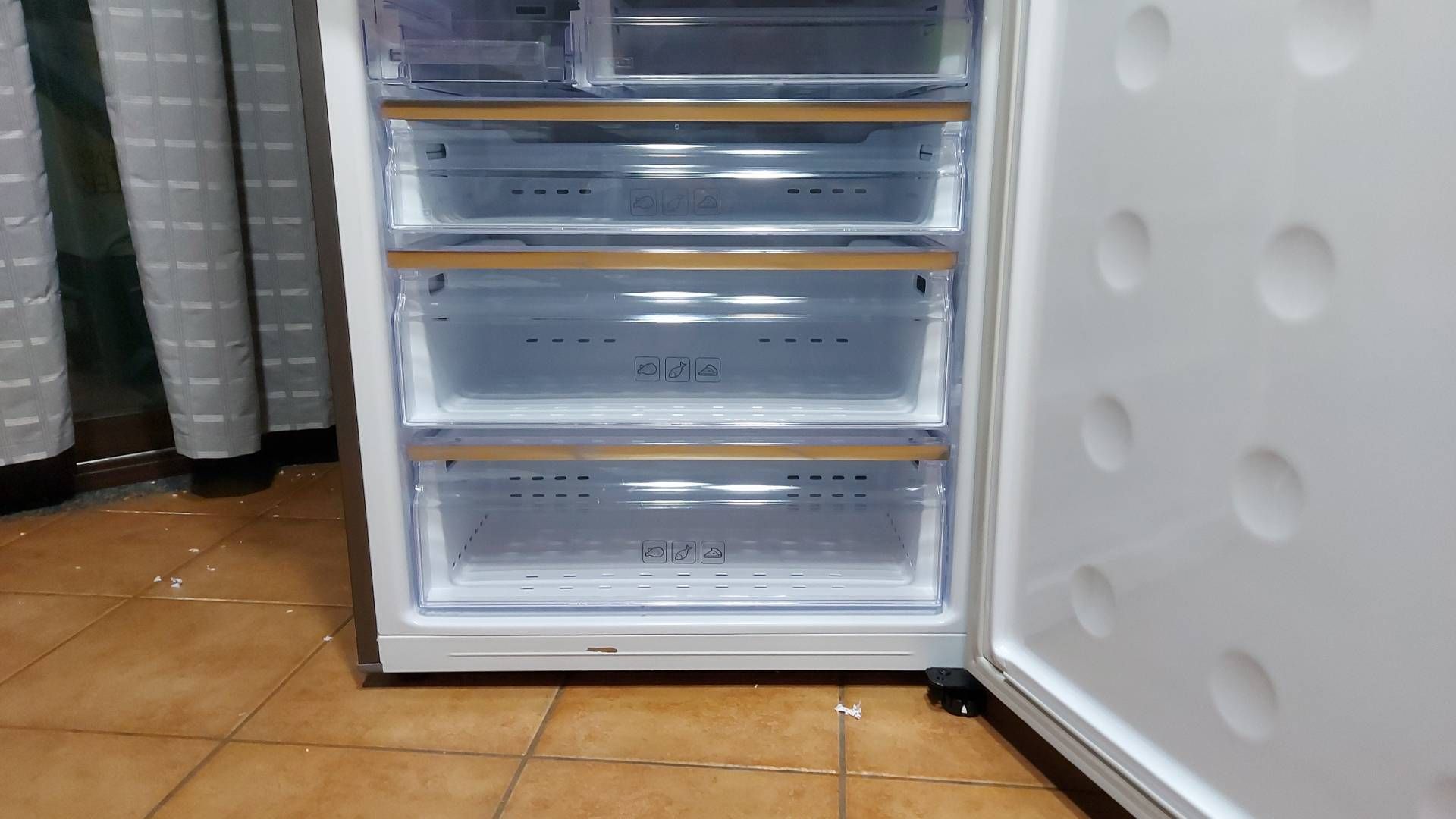 Difetto di produzione frigorifero - Samsung Community