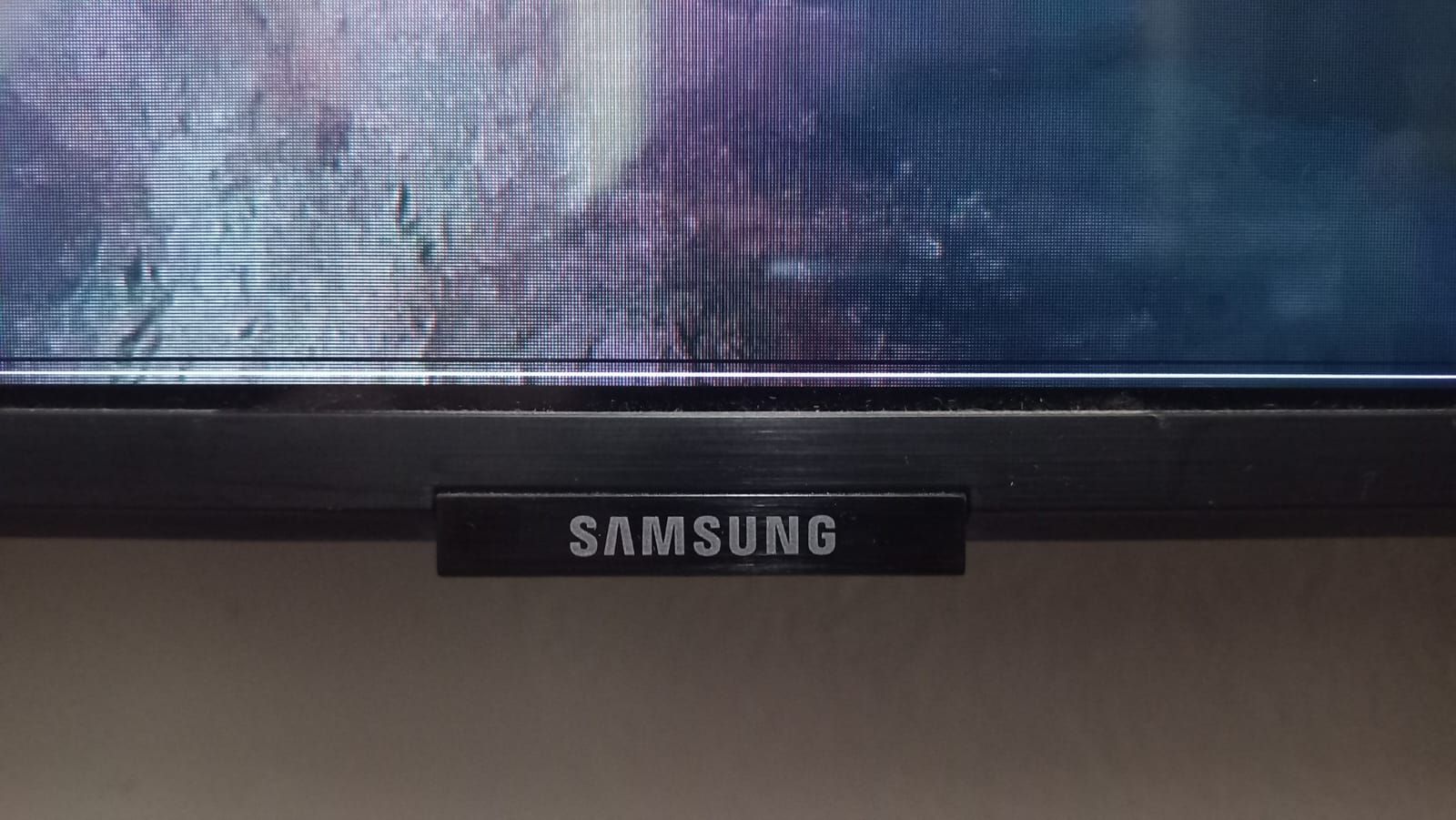 Solucionado: Linha Horizontal preta aparecendo na Smartv Samsung TU8000 -  Samsung Community