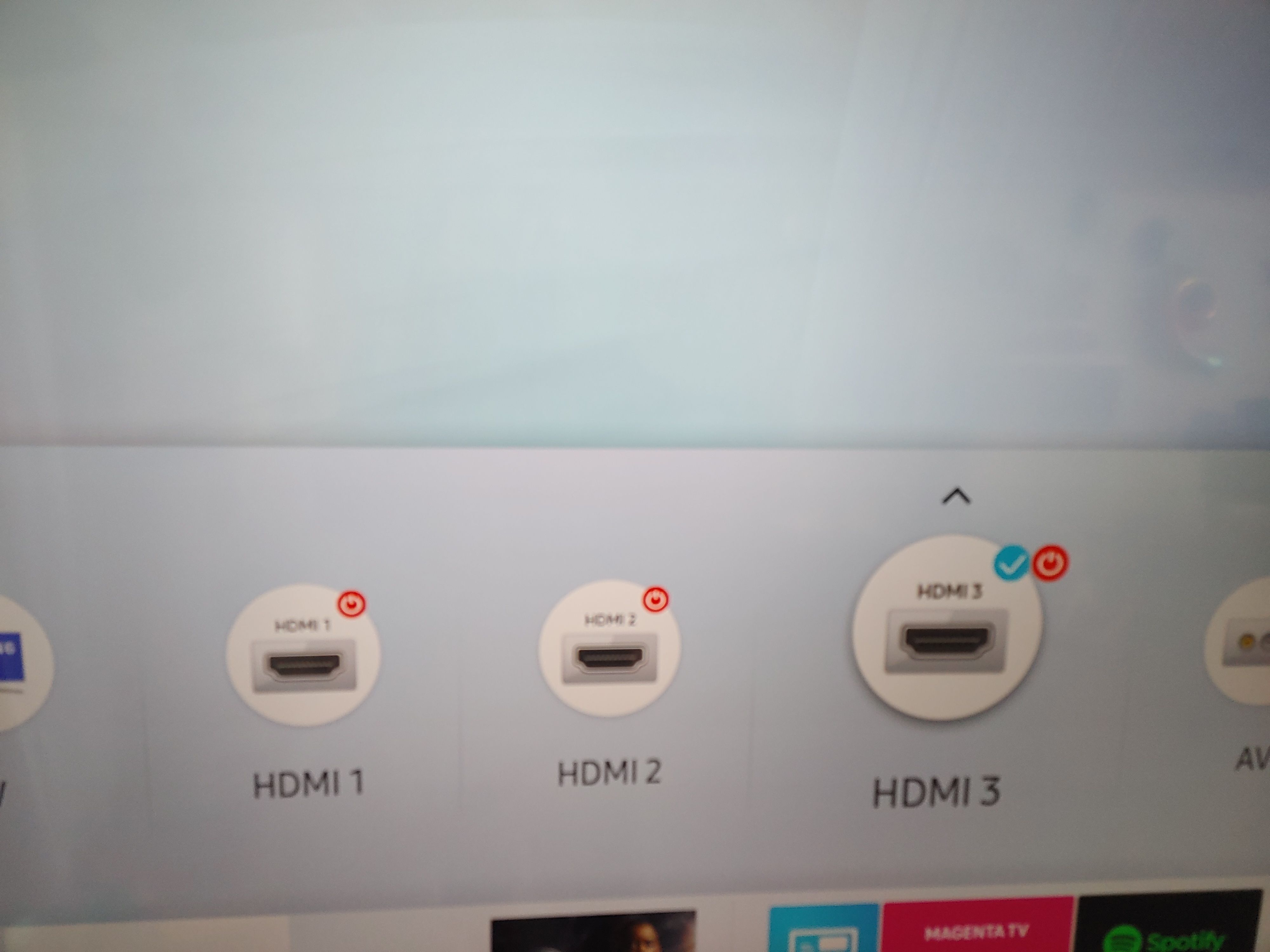 HDMI Ports mit rotem Powerknopf Samsung