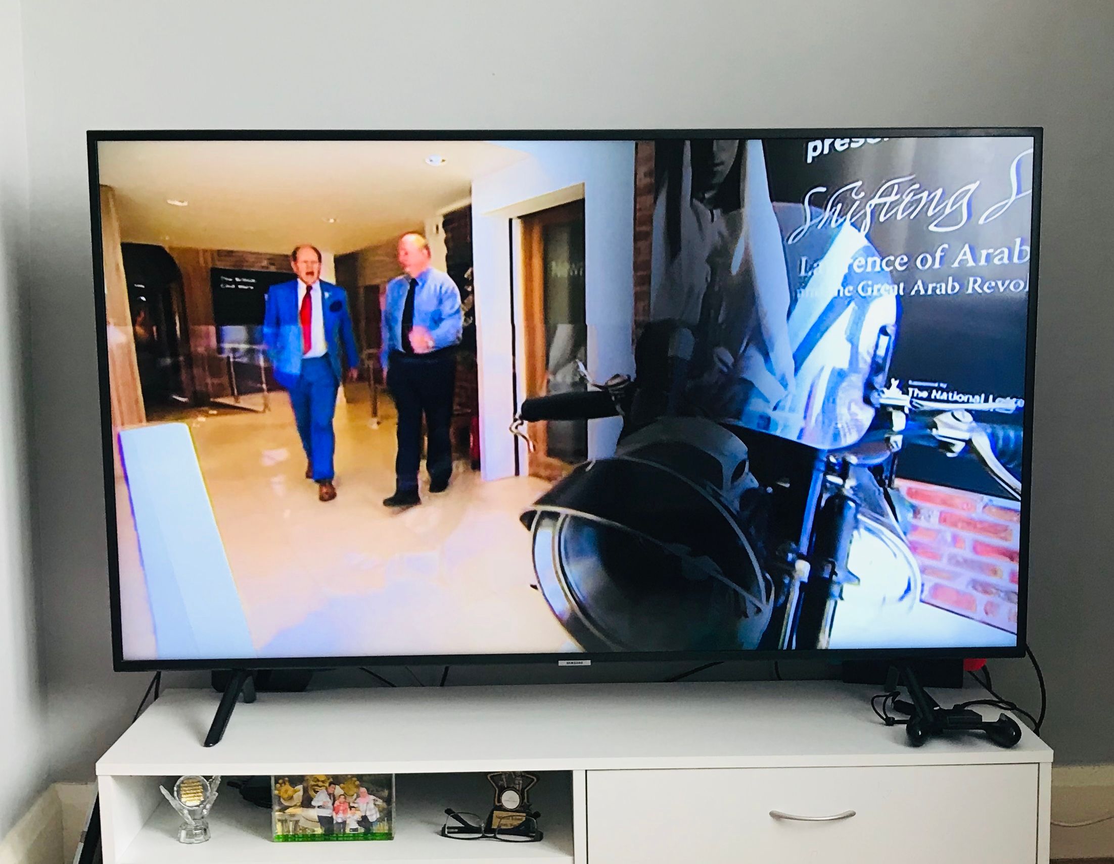 Vertical Wide black line Samsung Community