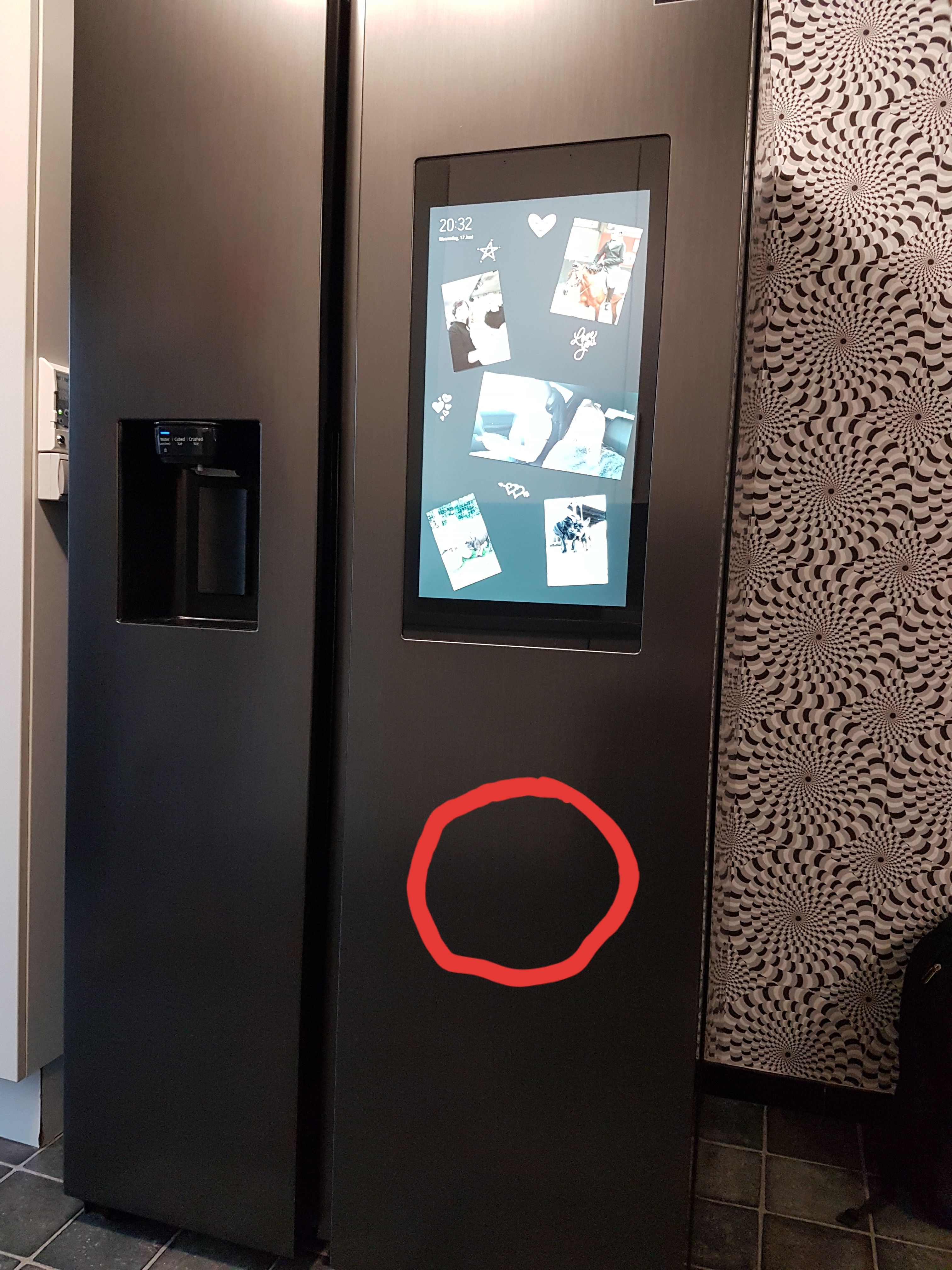 Opgelost: krassen op mijn zwarte amerikaanse koelkast Family Hub - Samsung  Community