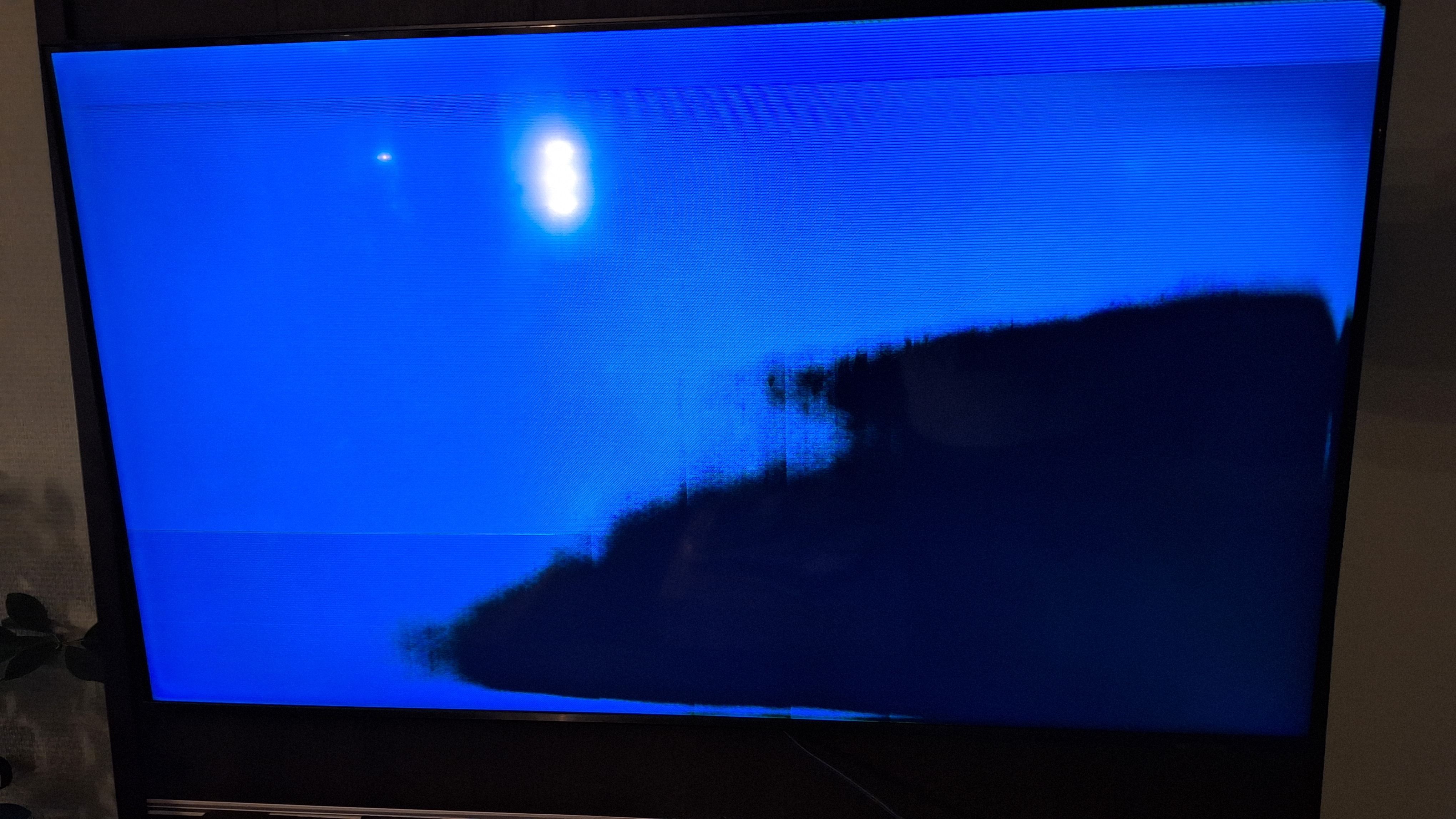 Opgelost TV geeft langzaam zwart beeld vanuit 1 hoek en schakelt