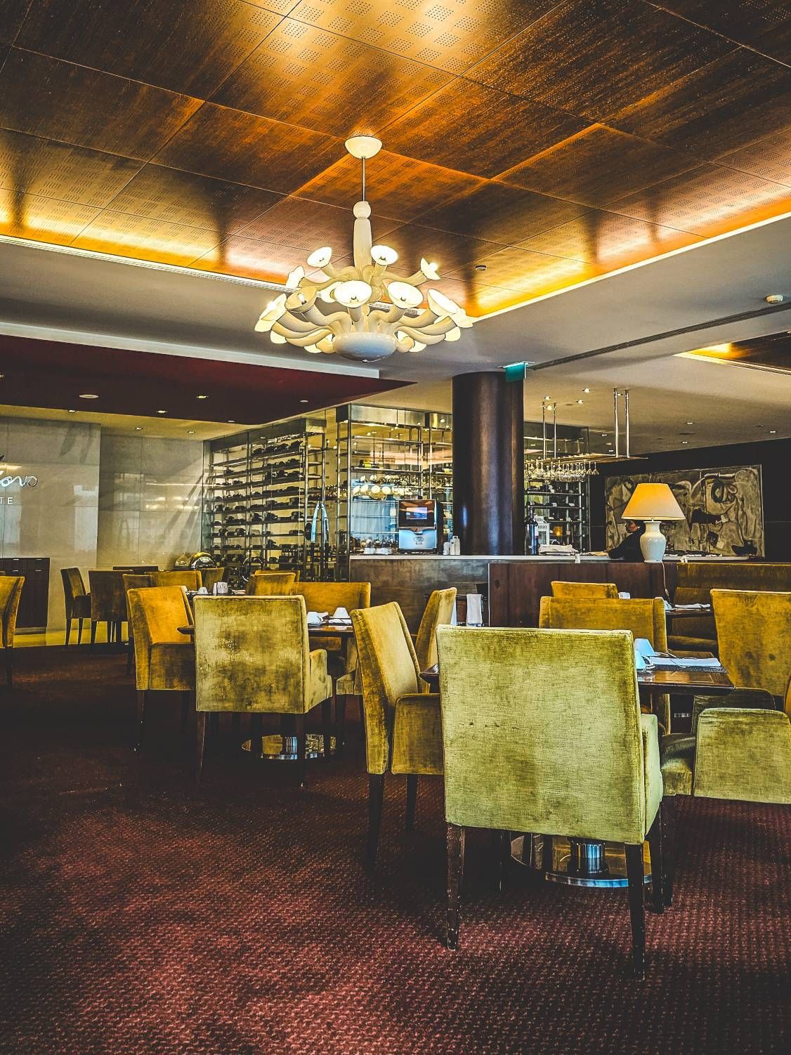 Hotel Bar Cinematic Presets von Lightroom Samsung Community