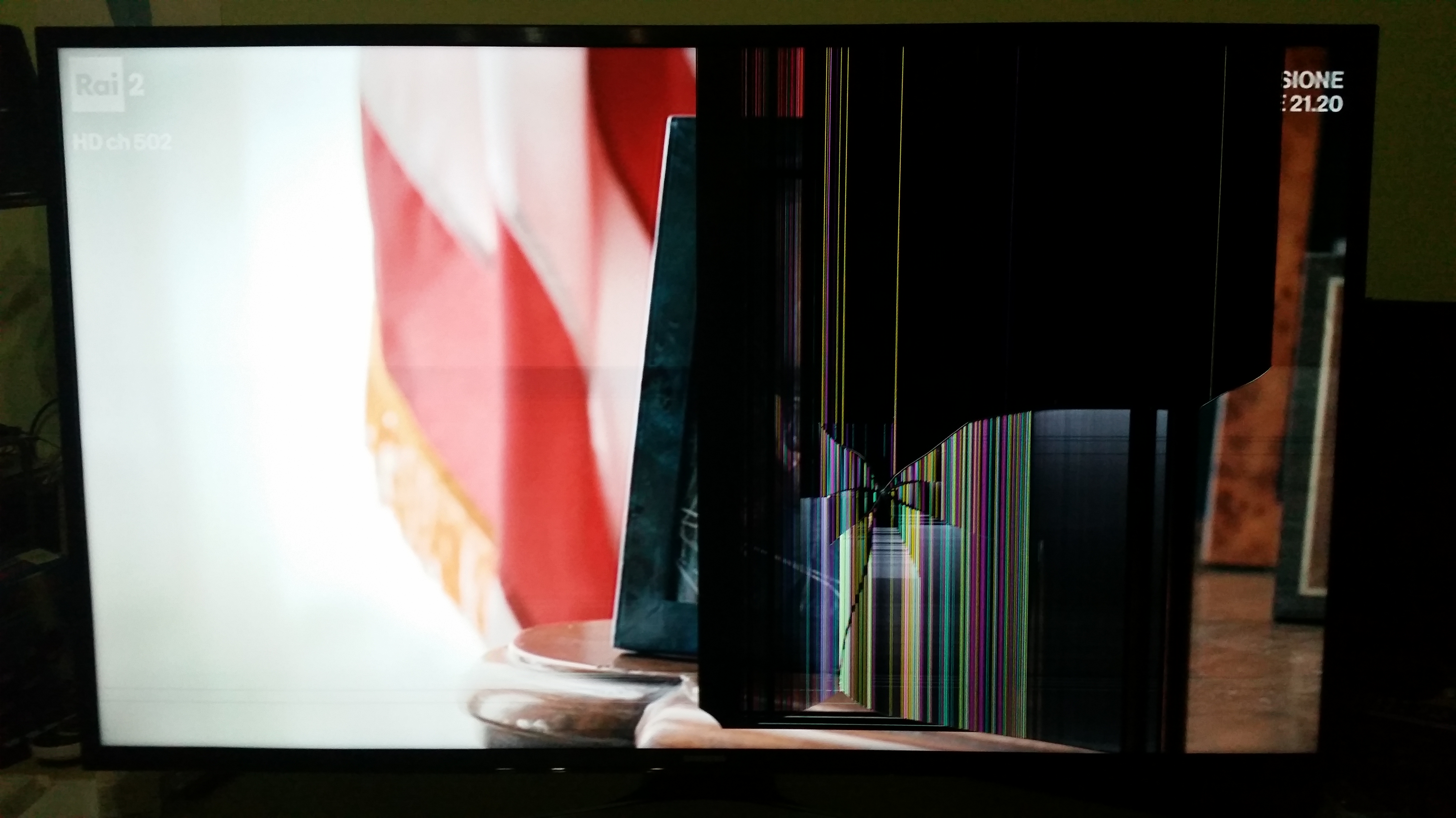 Televisore Samsung UHD UE40MU6120 schermo rotto - Samsung Community