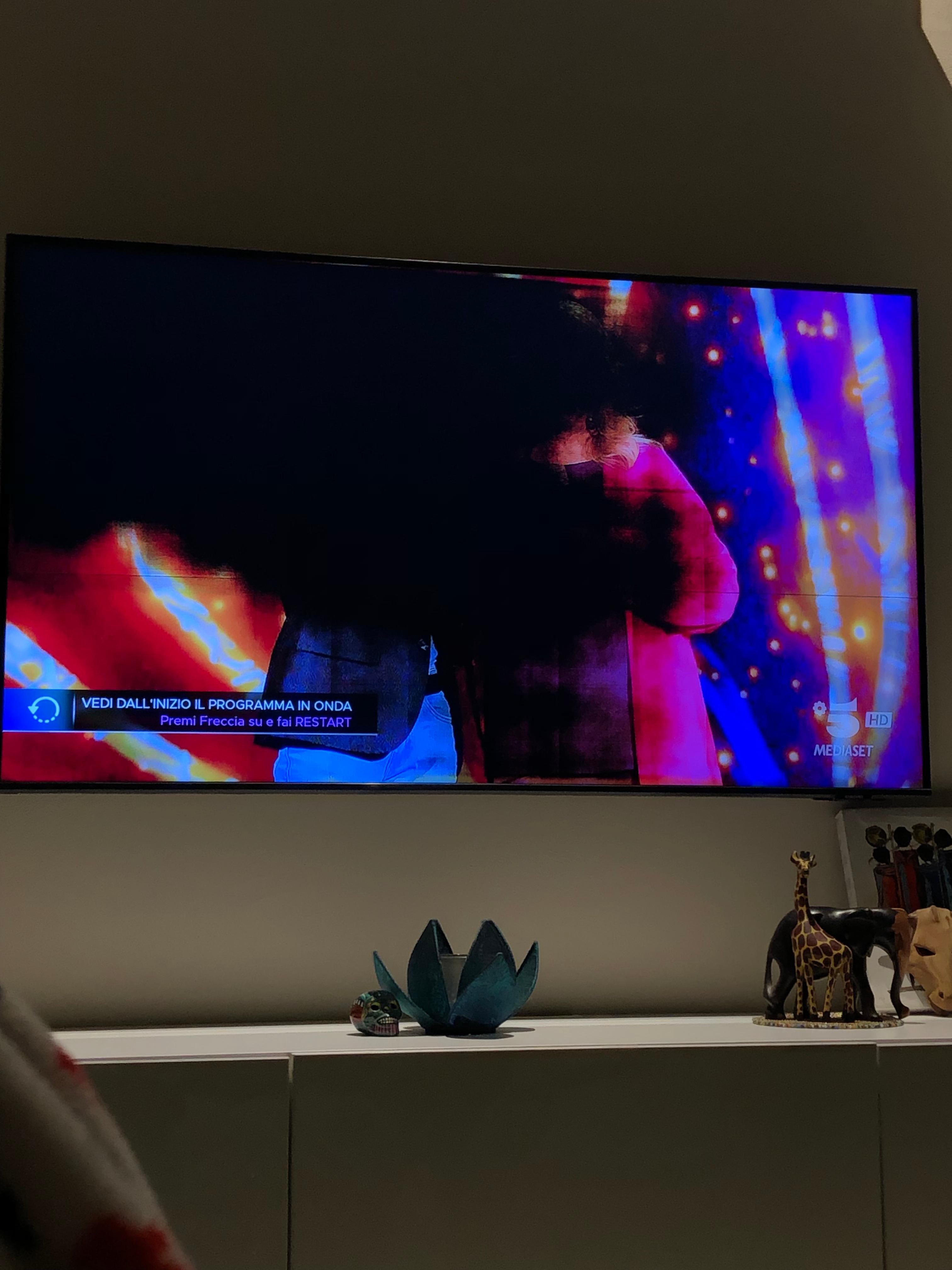 TV schermo nero e si accende e si spegne da solo - Samsung Community