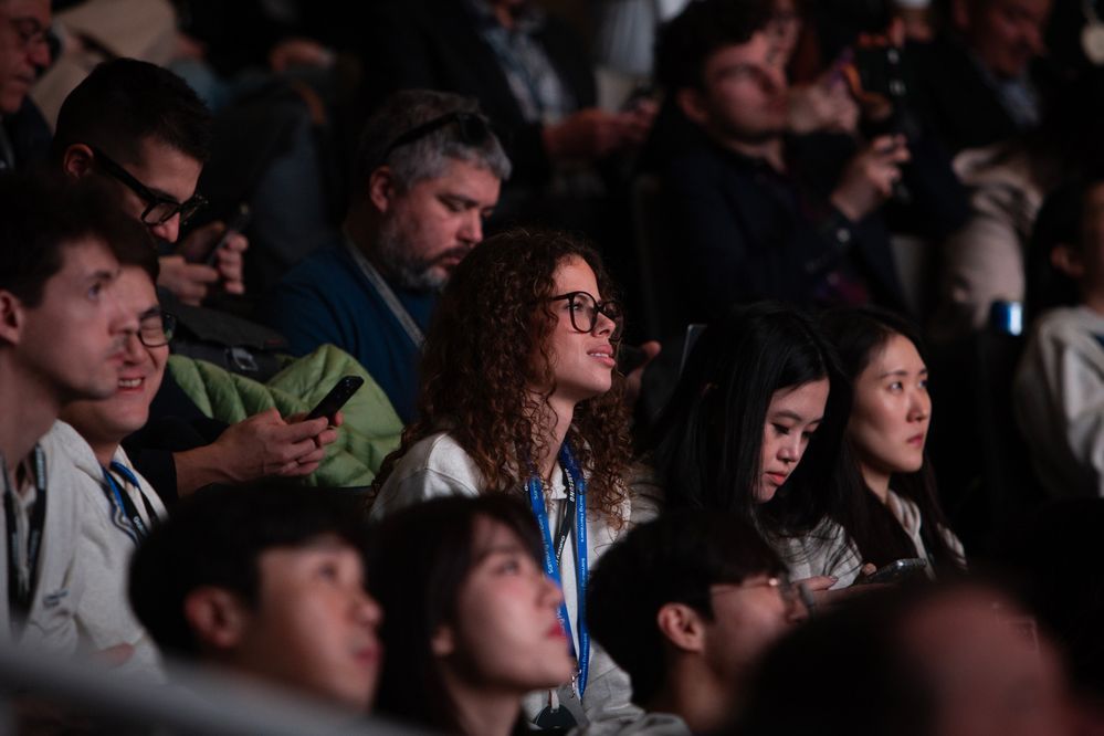Samsung Members stars in the audience of Galaxy Unpacked January 2024.jpg