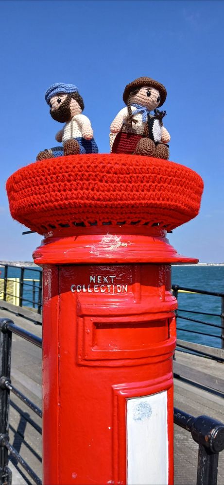 Cute pillar box topper on Southend pier 😊 - Samsung Community