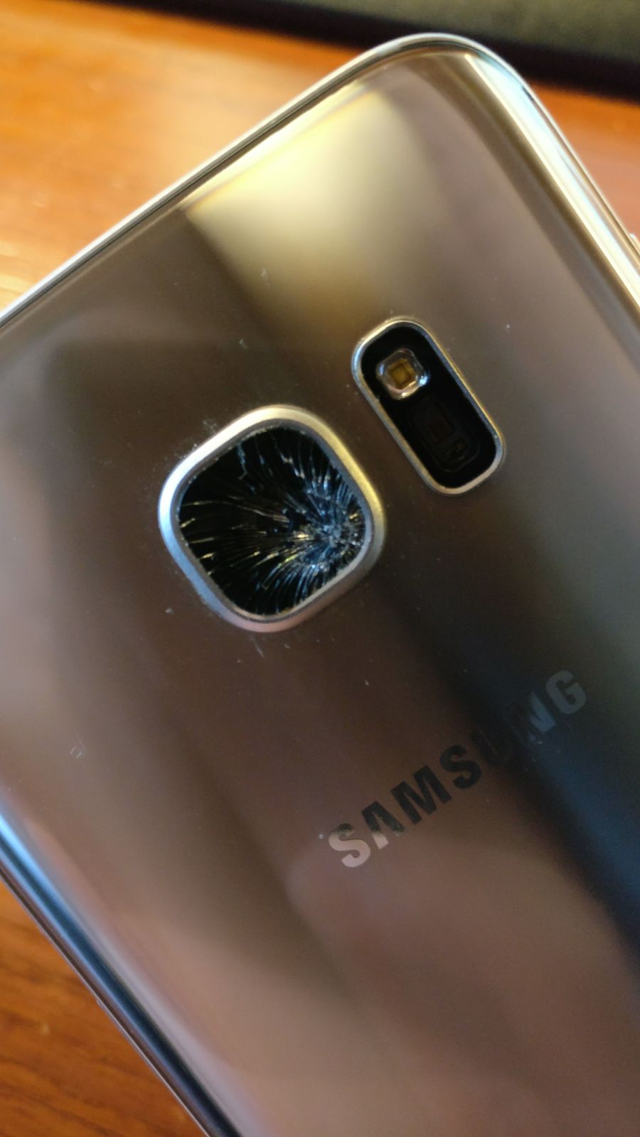 Opgelost: Samsung Galaxy S7 barst in camera - Samsung Community
