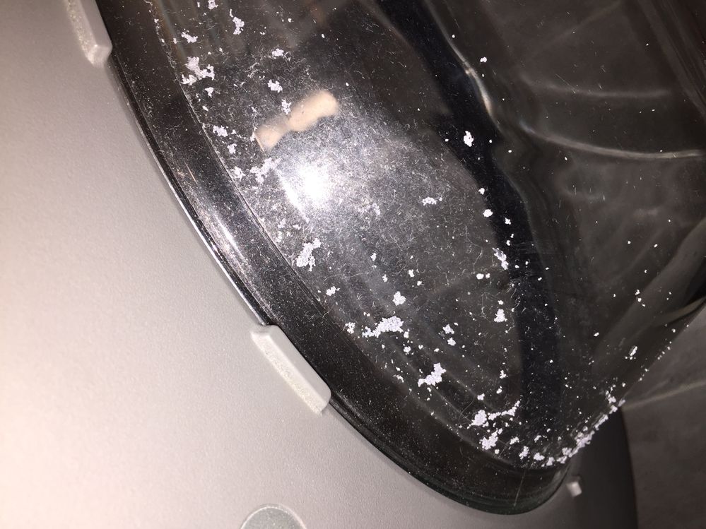 Stukjes plastic/slijpsel in wasmachine. - Samsung Community