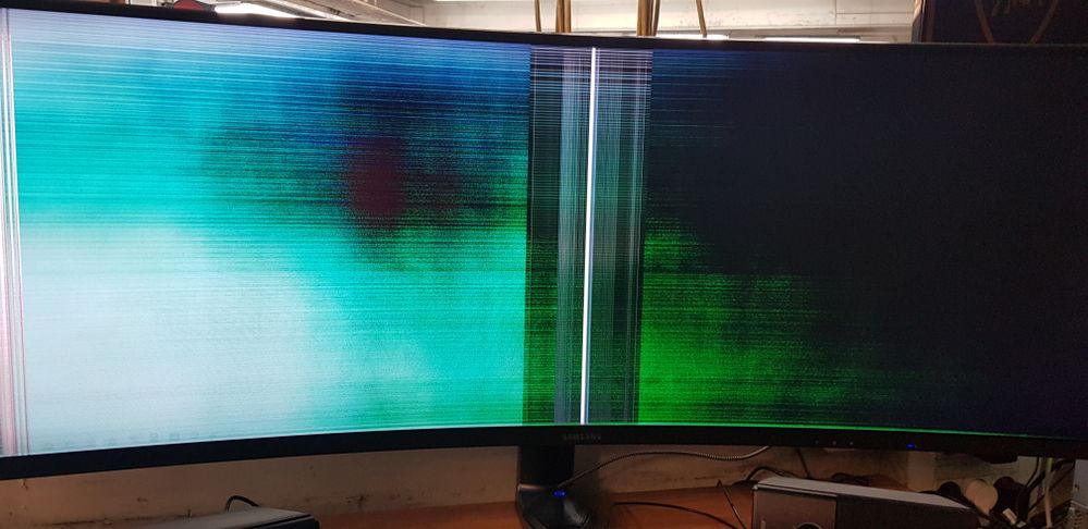 Ecran C49HG90 PC image hachurée lors de l'allumage du Pc - Samsung Community