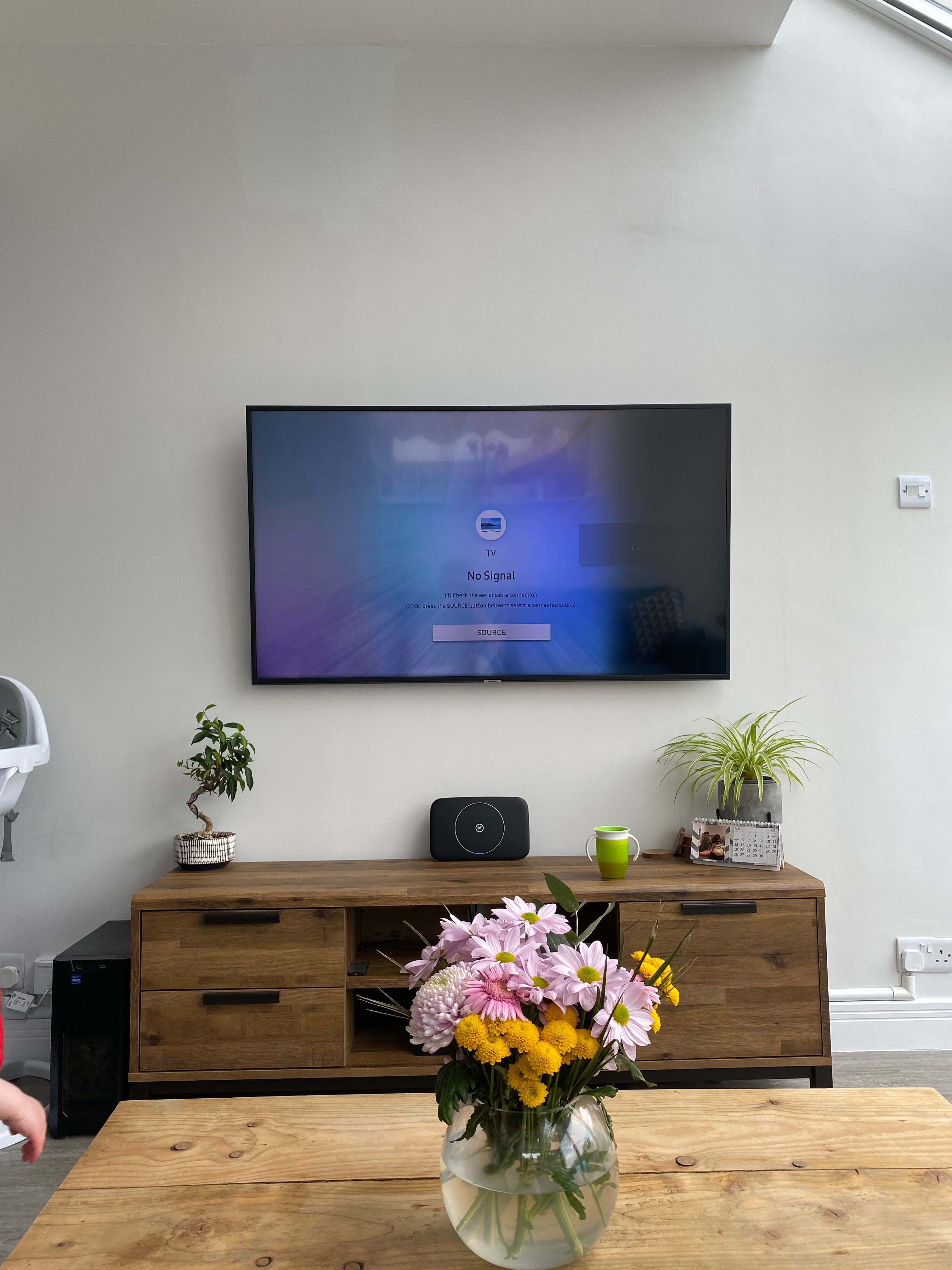 Dark shadow on screen UE55NU7100X Samsung Community