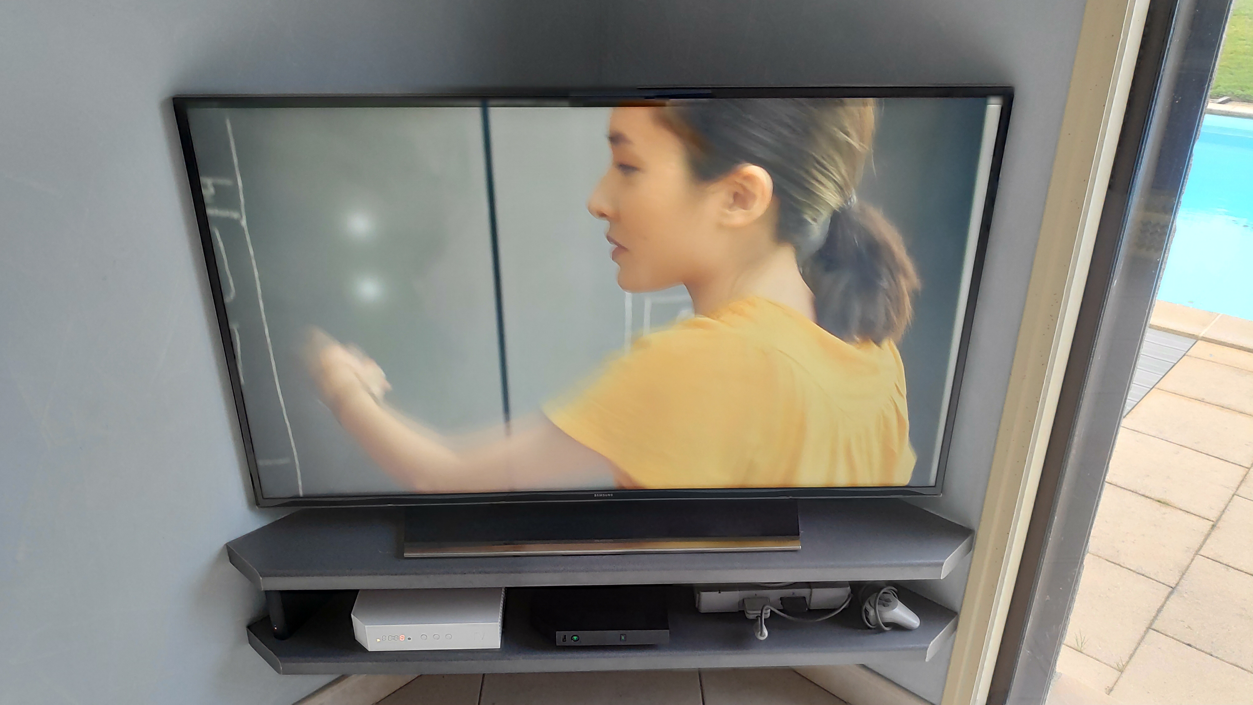 Probleme de taches blanches sur TV UE55HU6900 4K UHD - Samsung Community