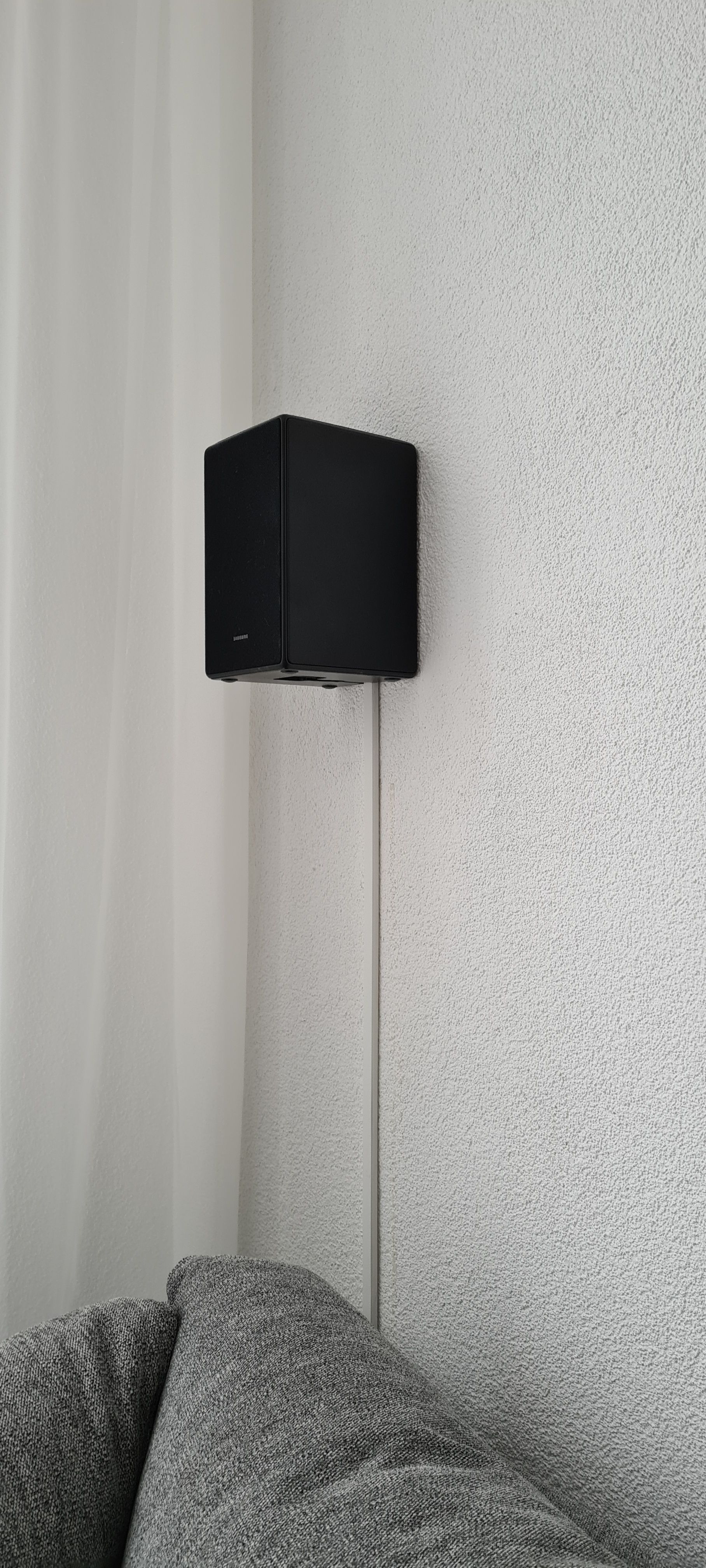 Opgelost: Hoe montage ik HW-K950 atmos rear speakers op de muur? - Samsung  Community