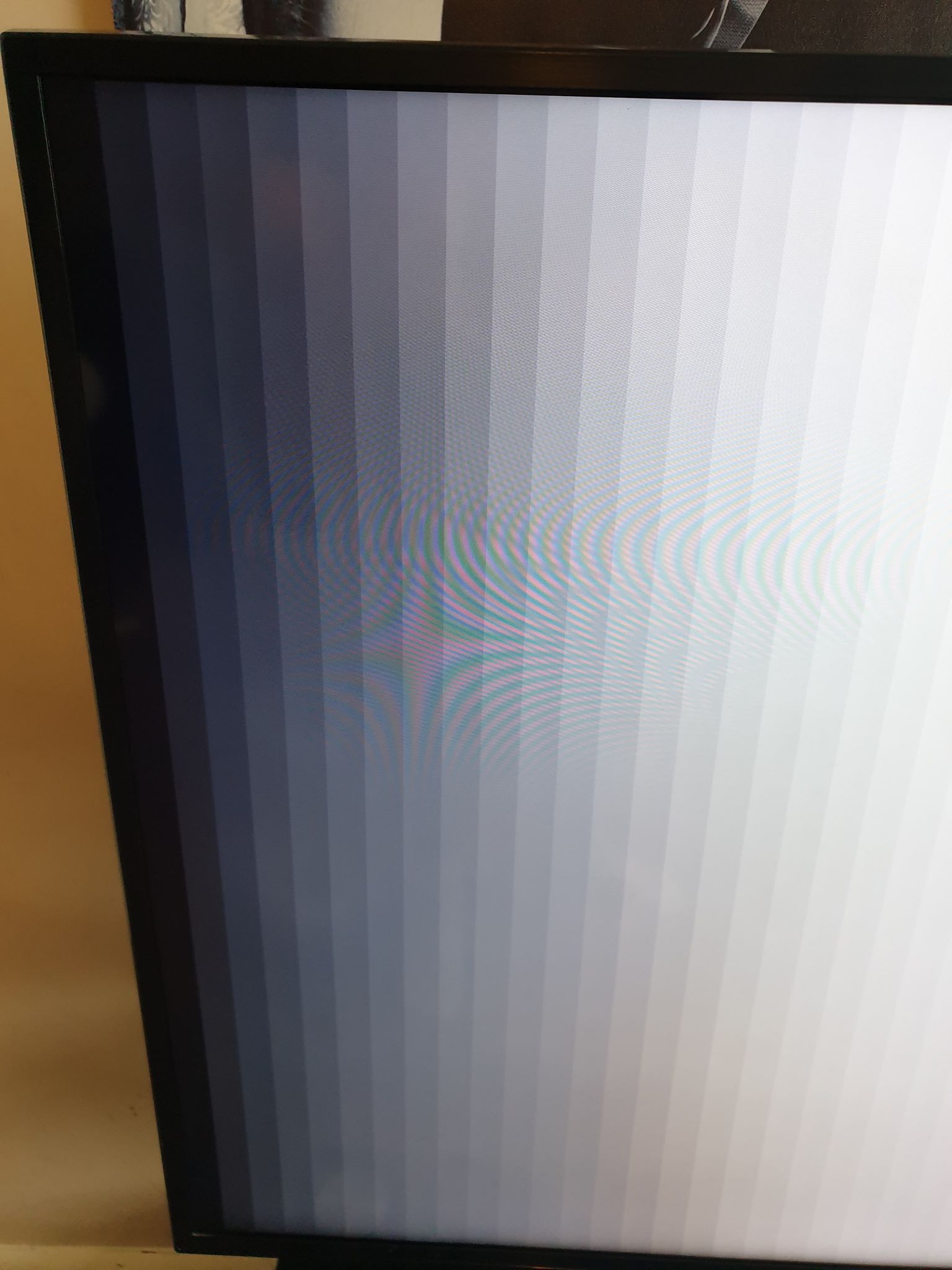 Weird White Circles On My 4K Samsung TV - Samsung Community