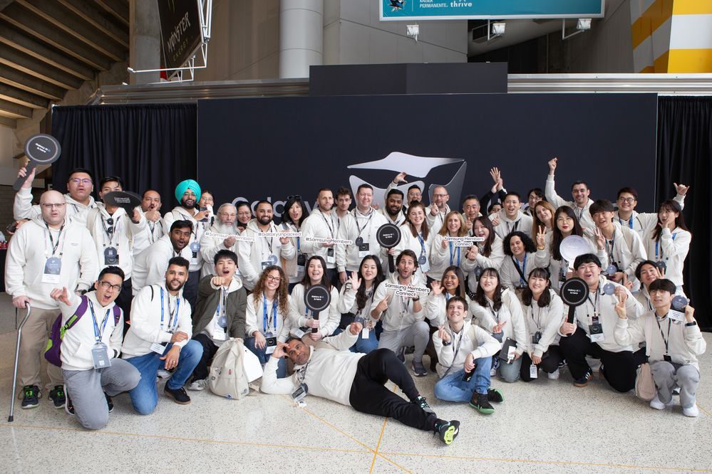 Samsung Members stars posing for a group photo.jpg